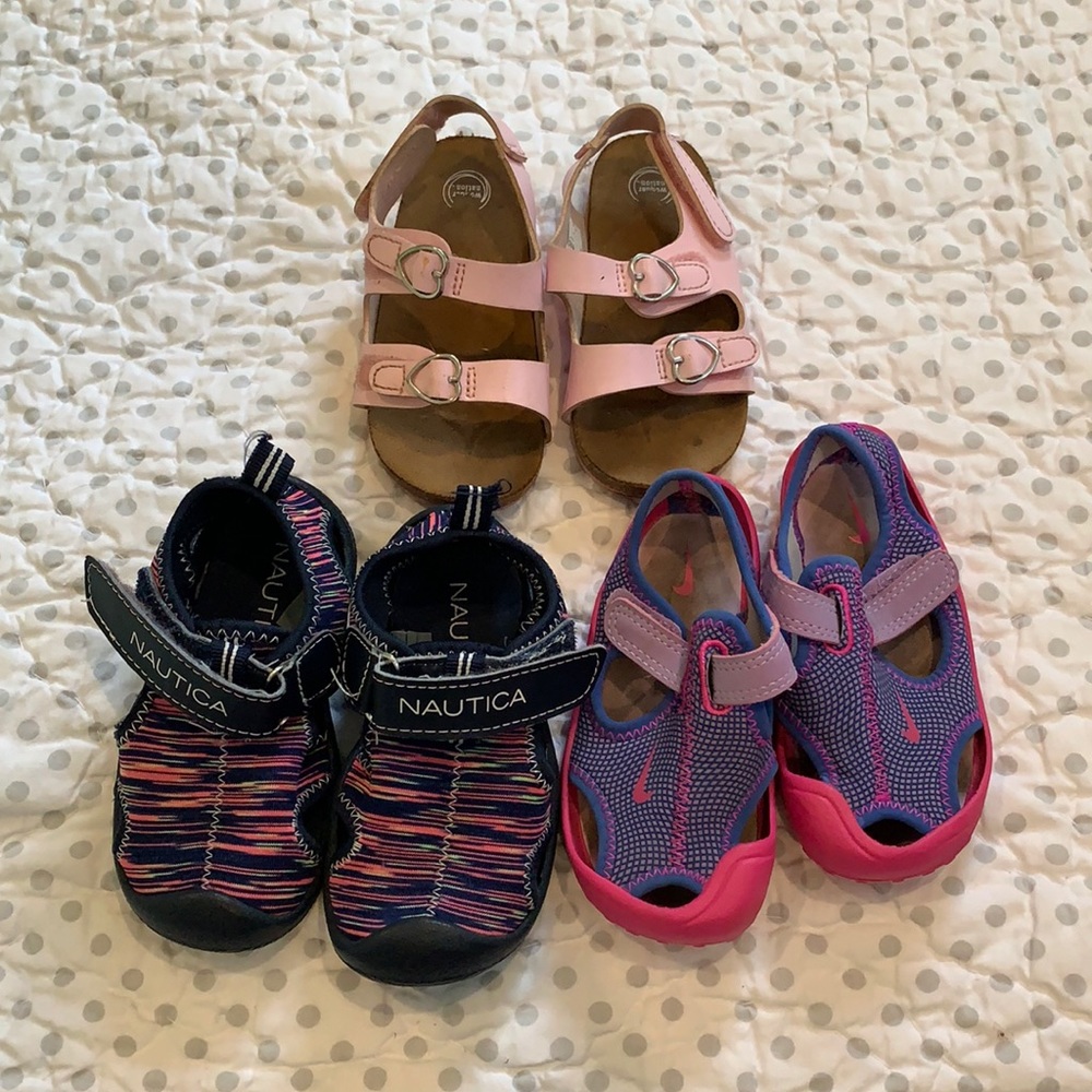 Size 6 summer water shoes sandals Nike nautica neoprene